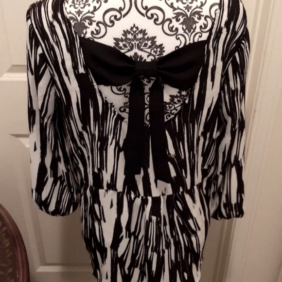 Charming Charlie Black/White Bow Back Top - Picture 2 of 4